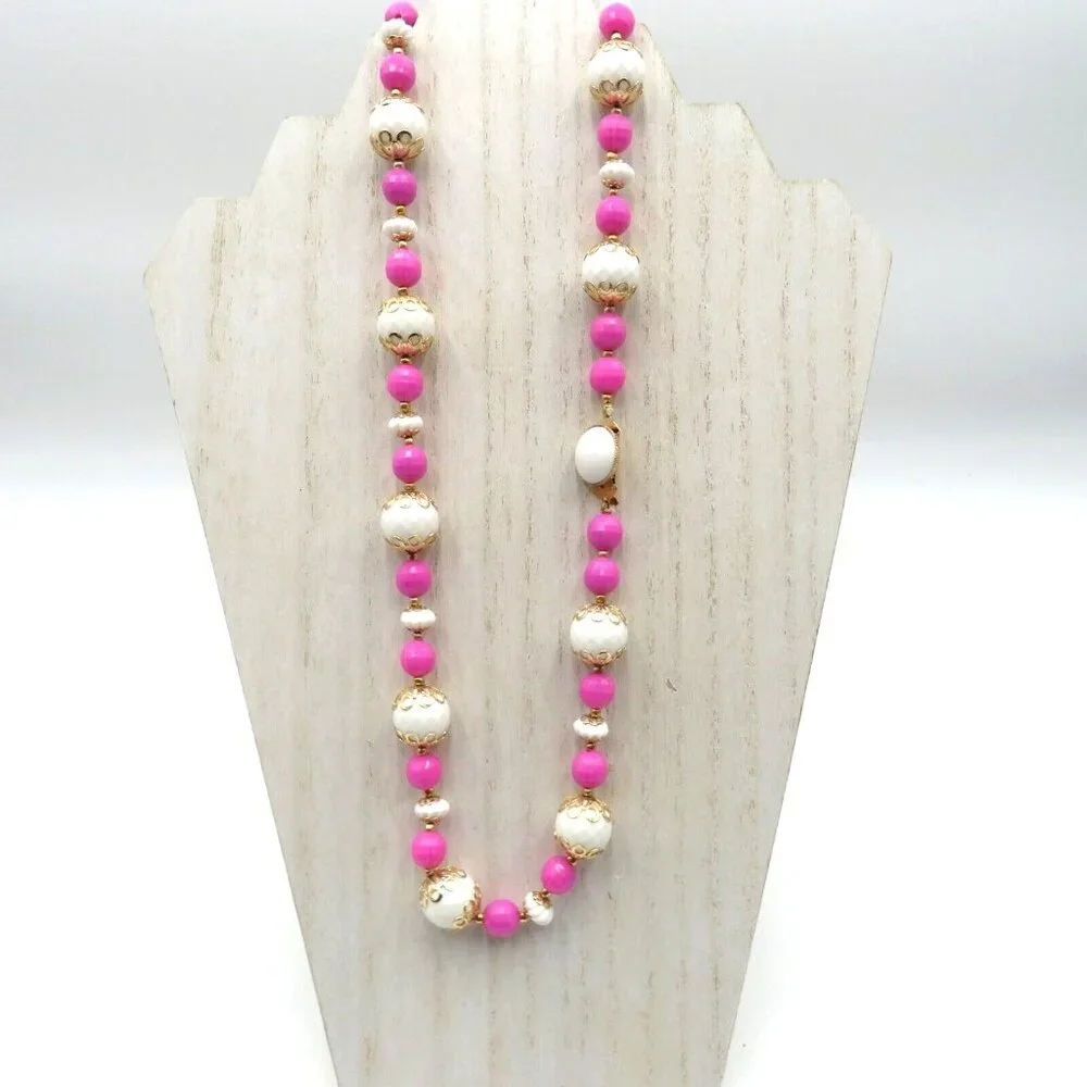 Hong Kong Necklace 24
